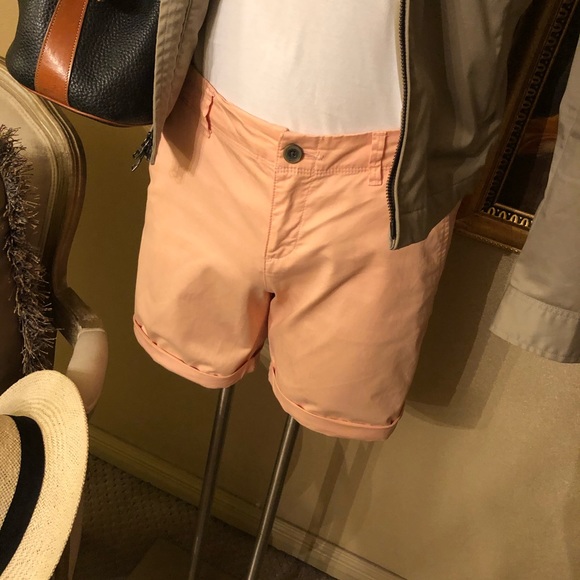 Old Navy Women’s Shorts - Picture 2 of 4